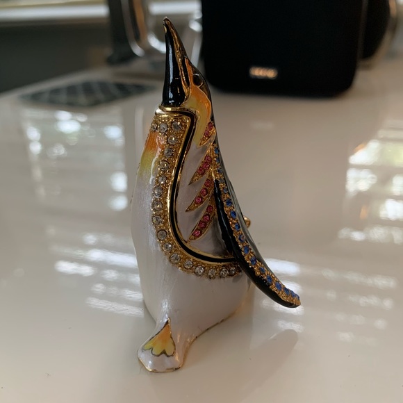 Papyrus Penguin Figurine w/ Matching Necklace - Picture 2 of 6